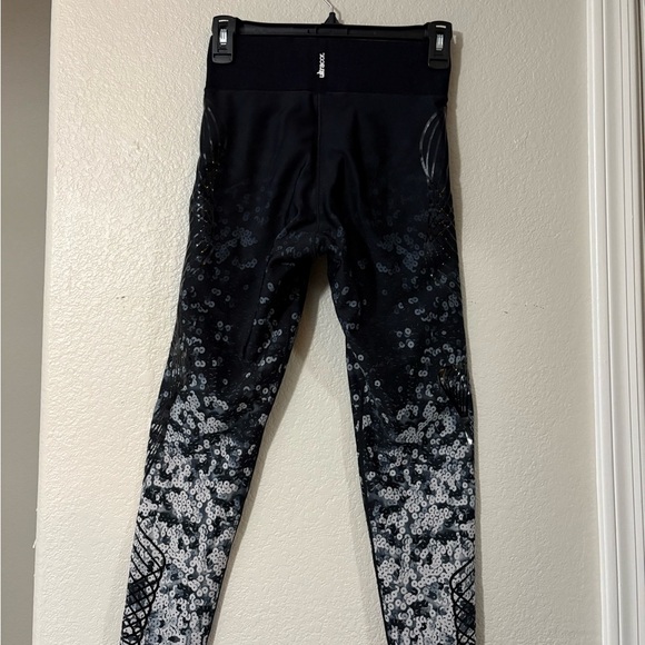 Ultracor Premium performance leggings. Digitally printed “sequined lace” design - Picture 1 of 16
